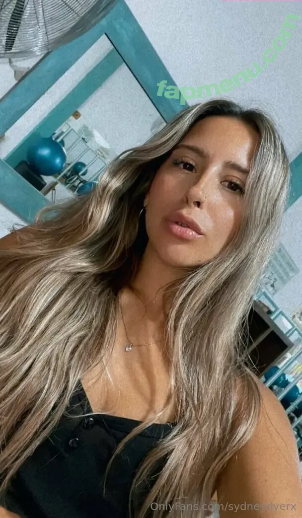 sydneydyerx nude photo #0010 (white.trash.flash)