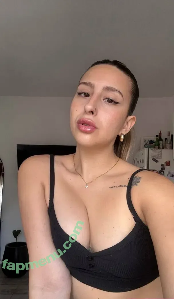 sydneydyerx nude photo #0047 (white.trash.flash)