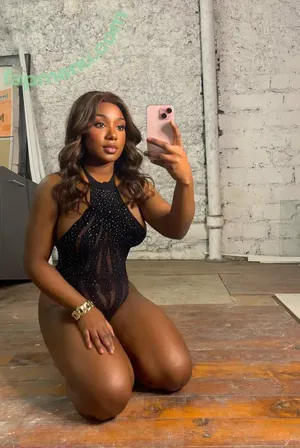 sydneyvauclair / iamsydneyvauclr nude photo #0003