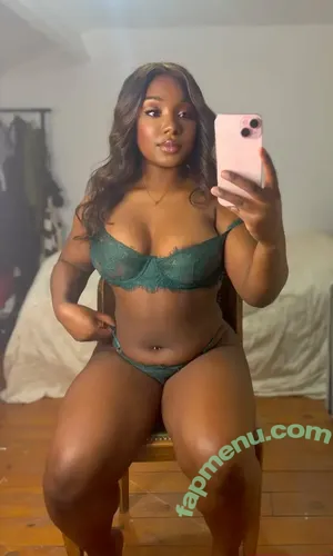 sydneyvauclair / iamsydneyvauclr nude photo #0019