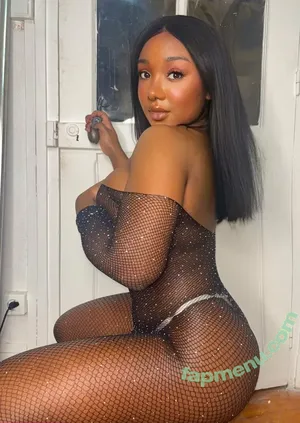 sydneyvauclair / iamsydneyvauclr nude photo #0023