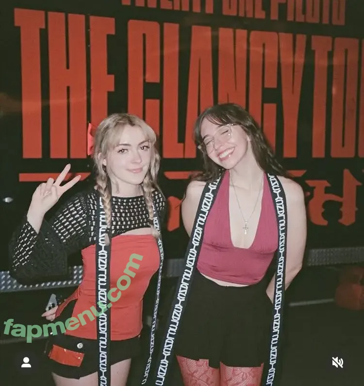 Sylvee nude photo #0058 (Sylveemhm / Sylveey)