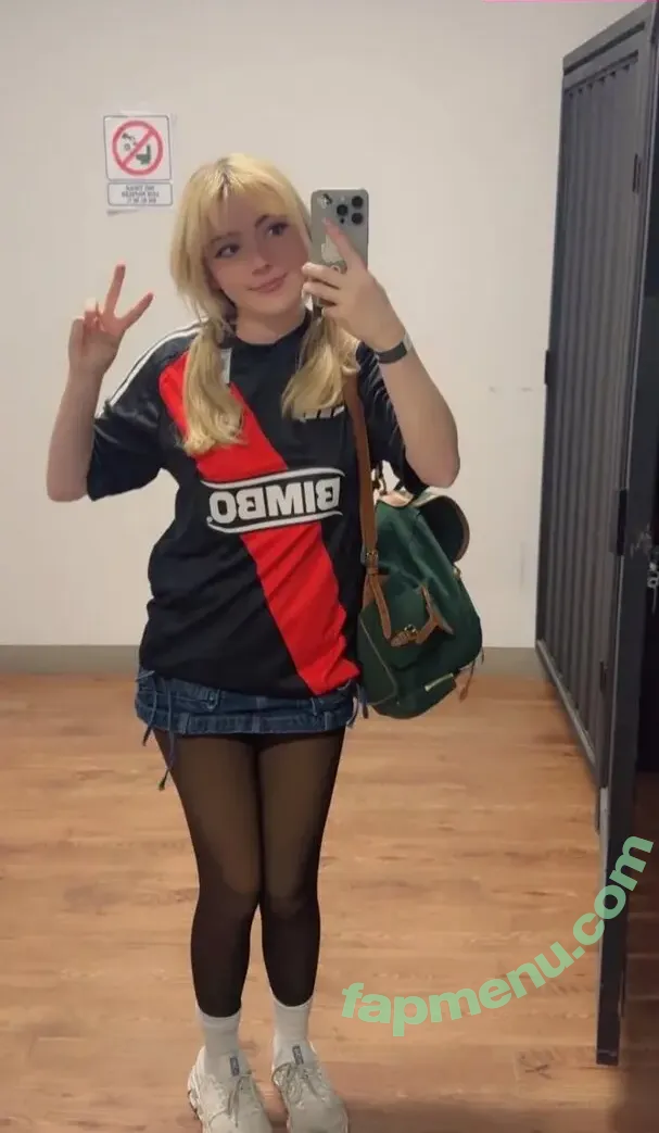 Sylvee nude photo #0063 (Sylveemhm / Sylveey)