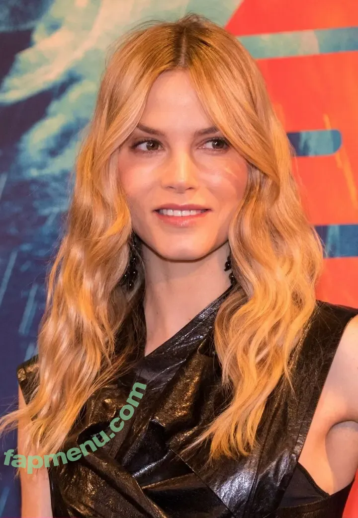 Sylvia Hoeks nude photo #0035 (sylviahoeks)