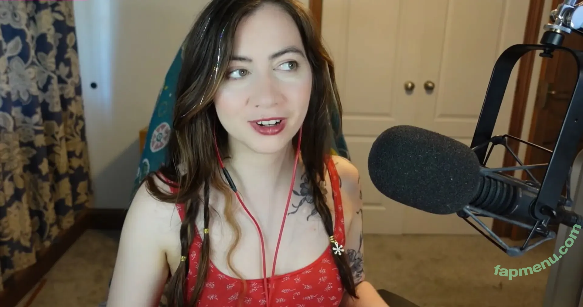 Symbalily nude photo #0031 (Symbalily)