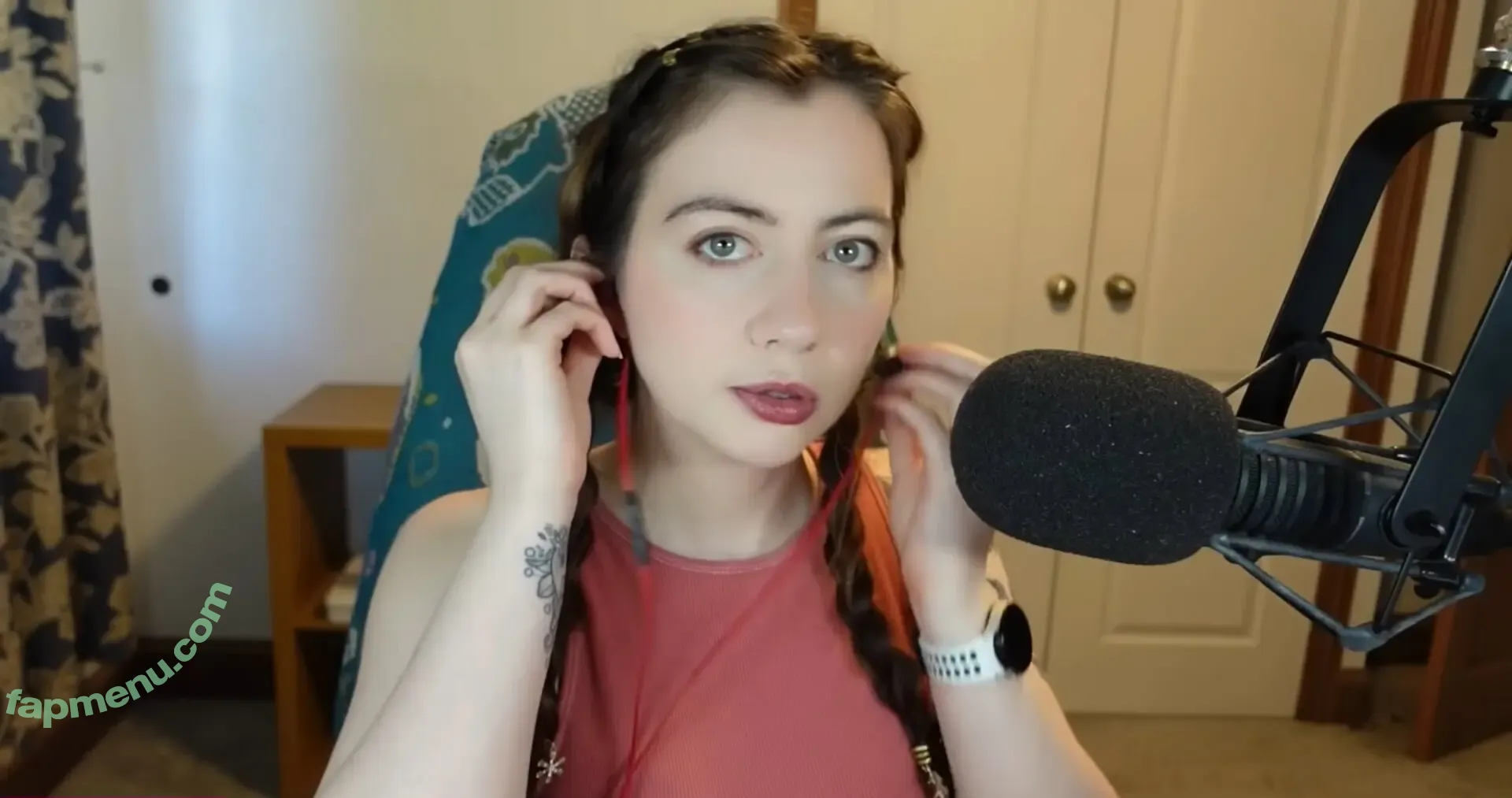 Symbalily nude photo #0033 (Symbalily)