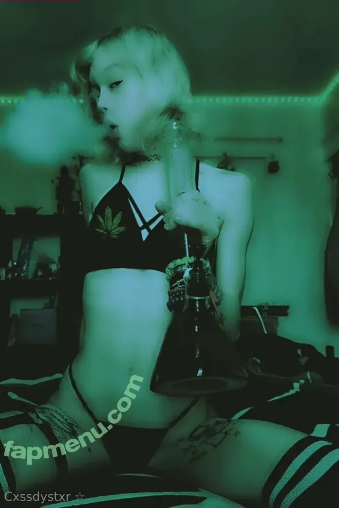 syrenstxr nude photo #0007 (syrenstxr)