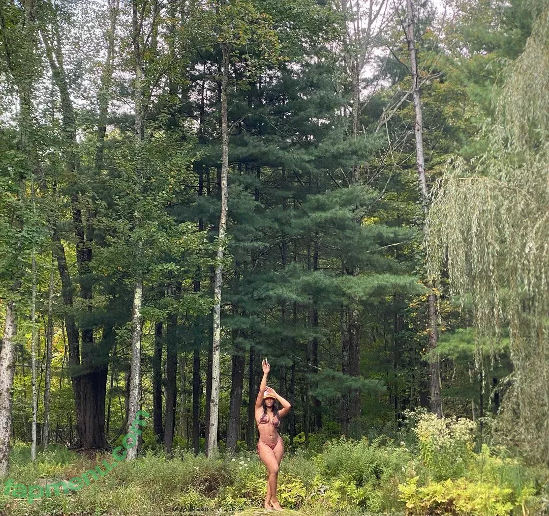 SZA nude photo #0010 (Solana Rowe / thejad3x)