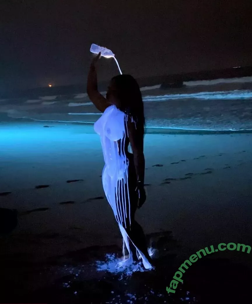 SZA nude photo #0071 (Solana Rowe / thejad3x)