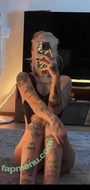 Szaszy_baby nude