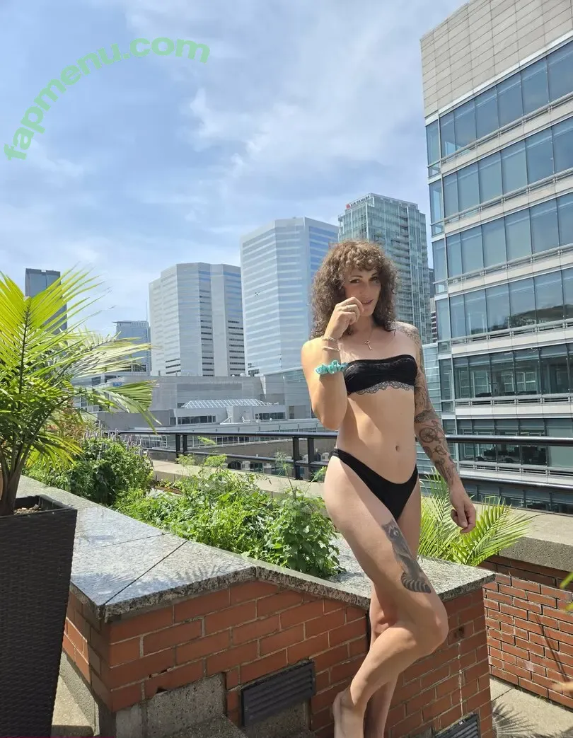 t-lili nude photo #0033 (tadevosyanlili)