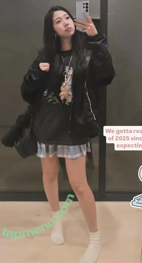 T10Nat nude photo #0091 (ten_against)