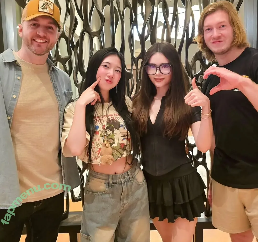 T10Nat nude photo #0128 (ten_against)