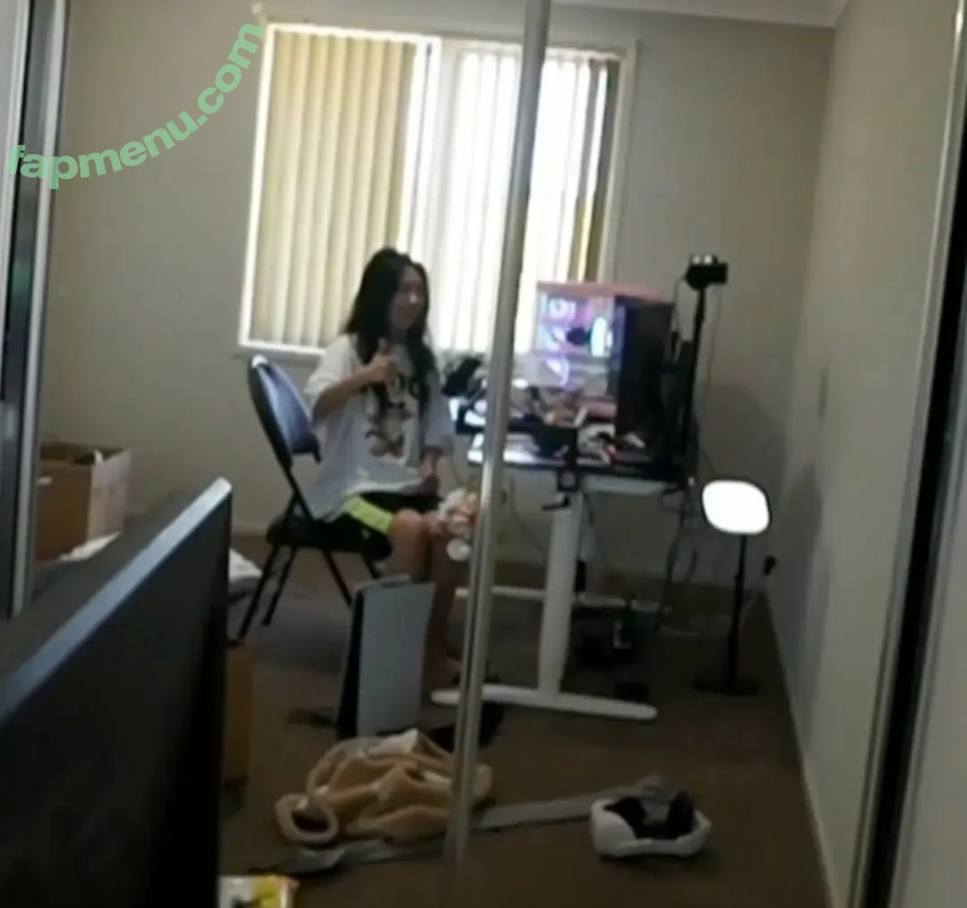 T10Nat nude photo #0129 (ten_against)