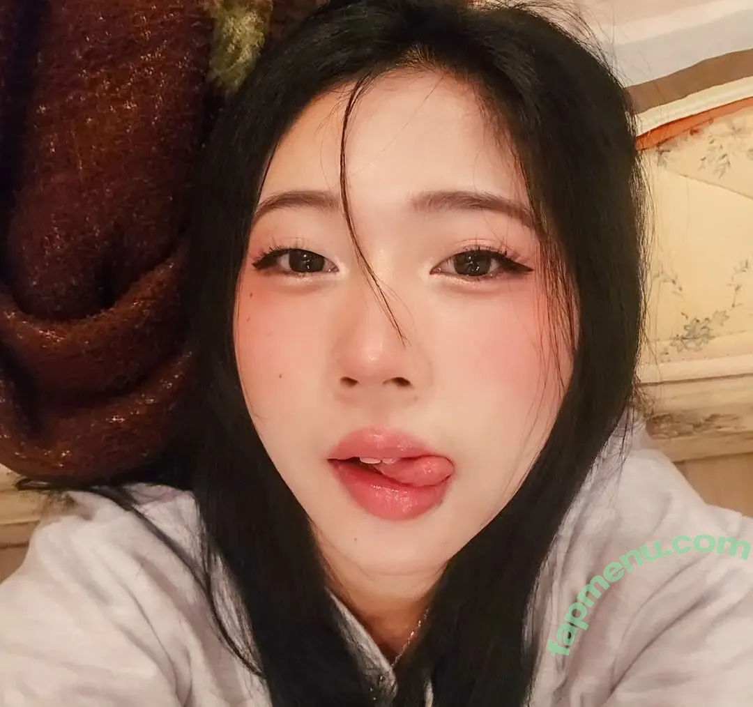 T10Nat nude photo #0132 (ten_against)