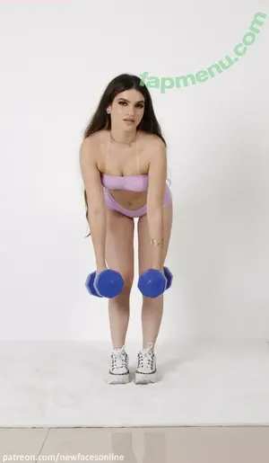 Tais / Tais384 / milf brazilian youtuber / taisbean / vicky_de_levine nude photo #0151