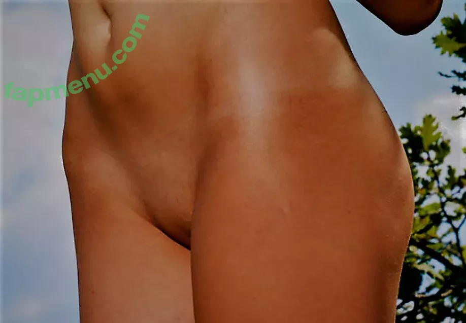 Tais nude photo #0017 (Tais384 / milf brazilian youtuber / tubem191 / vicky_de_levine)