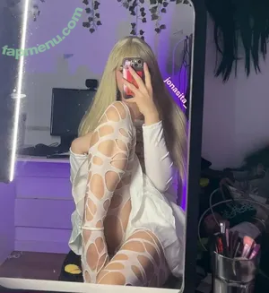 tajgersusfemboy nude photo #0015