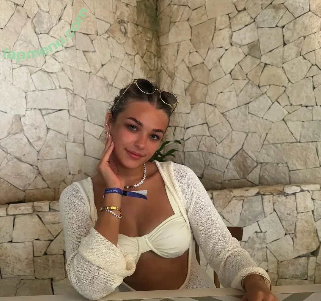 Tallulah Metcalfe nude photo #0023 (tallulahmetcalfe_)