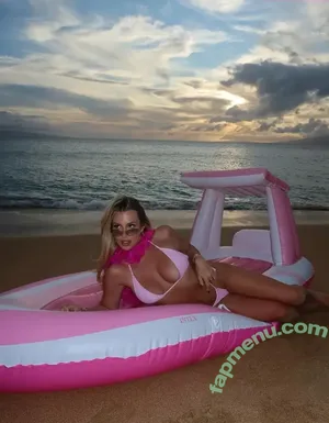 Tana Mongeau / tanamongeau nude photo #0001