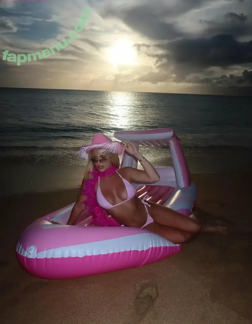 Tana Mongeau nude photo #0006 (tanamongeau)