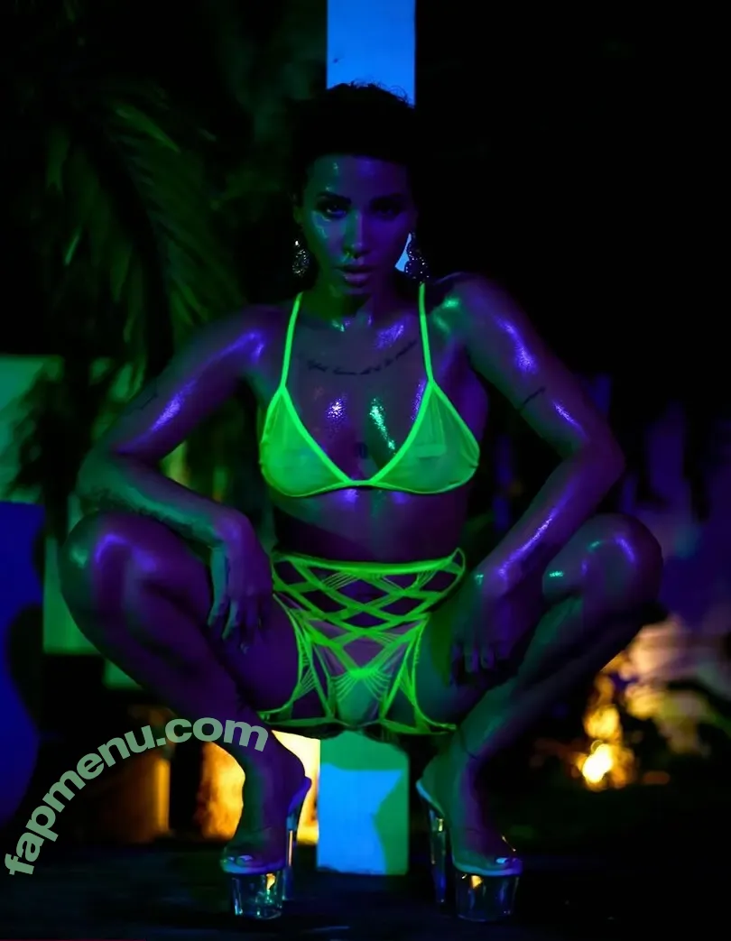 Tanaya Henry nude photo #0132 (tanayahenry)