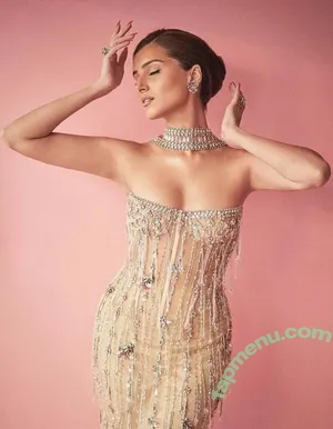 Tara Sutaria / tarasutaria nude photo #0021