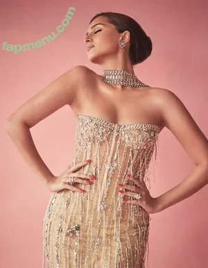 Tara Sutaria / tarasutaria nude photo #0034