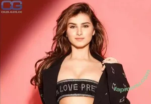 Tara Sutaria / tarasutaria nude photo #0047