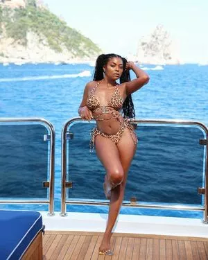Taraji P. Henson / tarajiphenson nude photo #0095