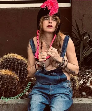 Taryn Manning / TarynManninng / tarynmanning / tinygurly nude photo #0152