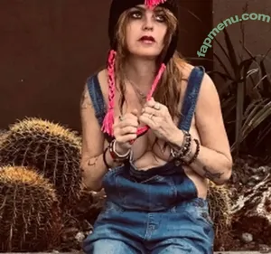 Taryn Manning / TarynManninng / tarynmanning / tinygurly nude photo #0153