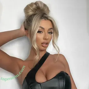 Tasha Newcombe / tashaanewcombe / tashanewcombe nude photo #0015