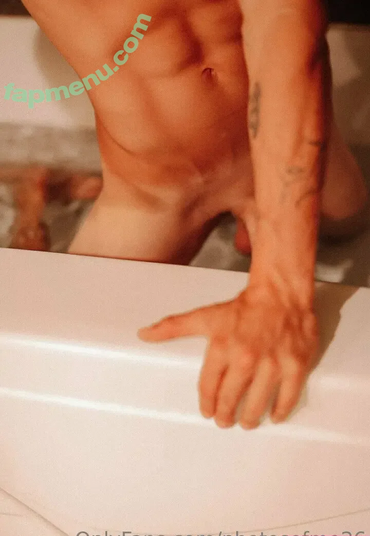 tastefullyshowingskin nude photo #0002 (tastefullyshowskin)