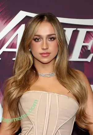 Tate McRae / tatemcrae / u41351078 nude photo #2876