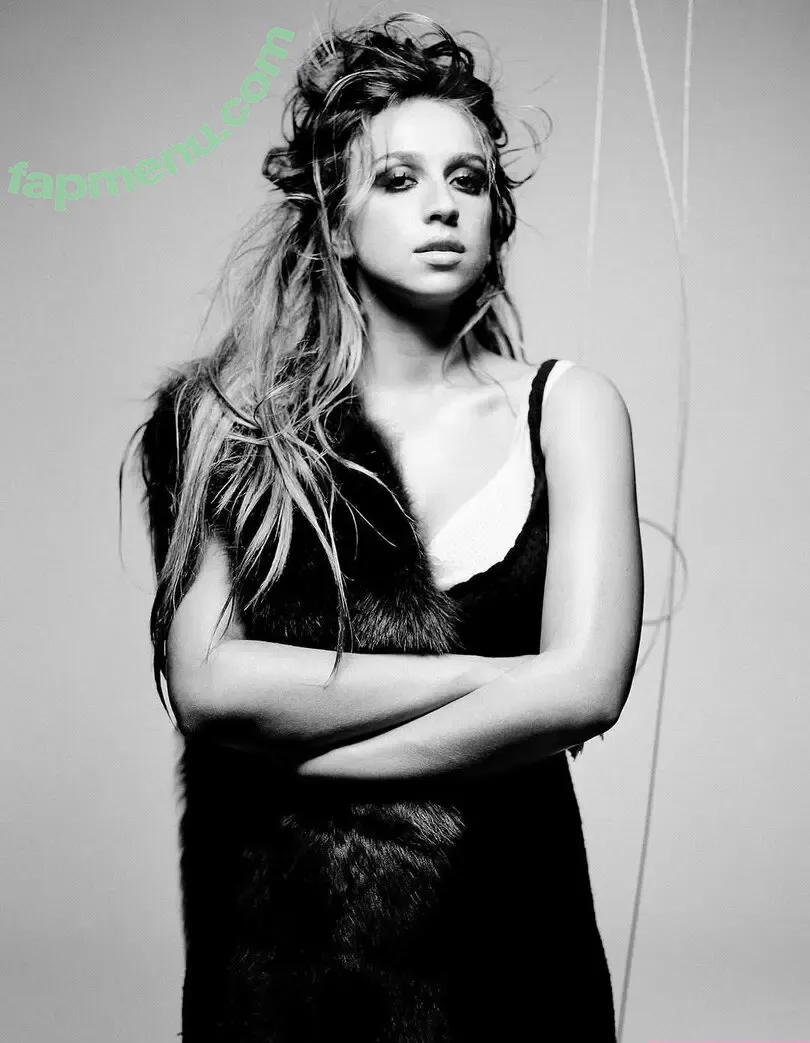 Tate McRae nude photo #2281 (tatemcrae / u41351078)