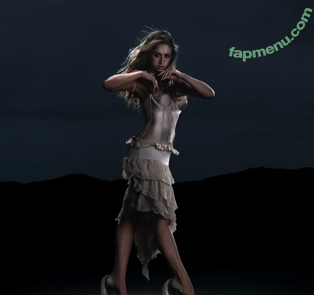 Tate McRae nude photo #2768 (tatemcrae / u41351078)