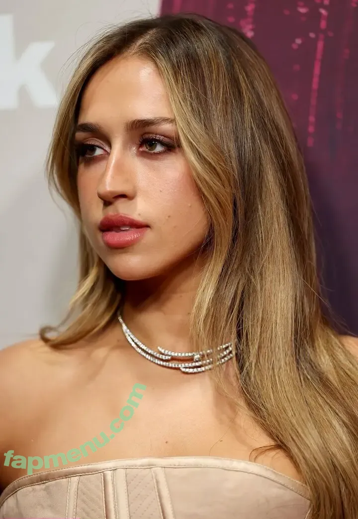 Tate McRae nude photo #2874 (tatemcrae / u41351078)