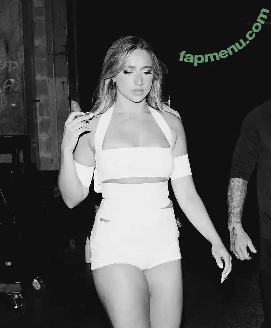 Tate McRae nude photo #2905 (tatemcrae / u41351078)