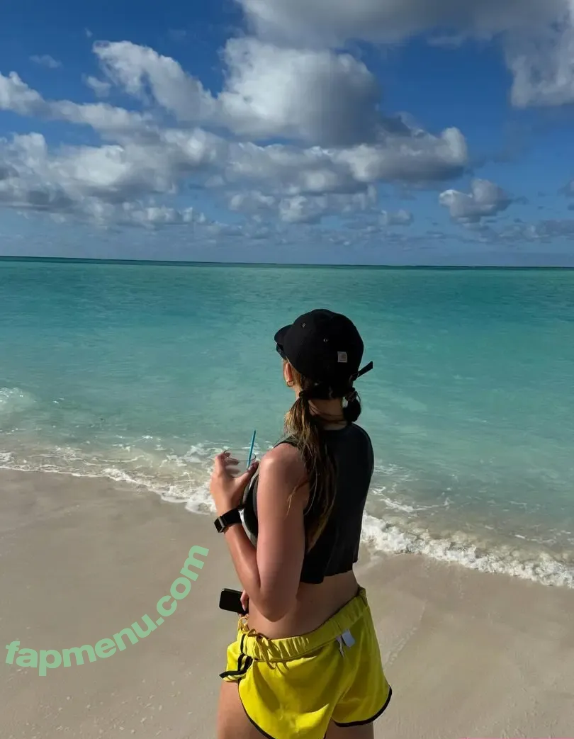 Tate McRae nude photo #3049 (cakebattercatter / tatemcrae)