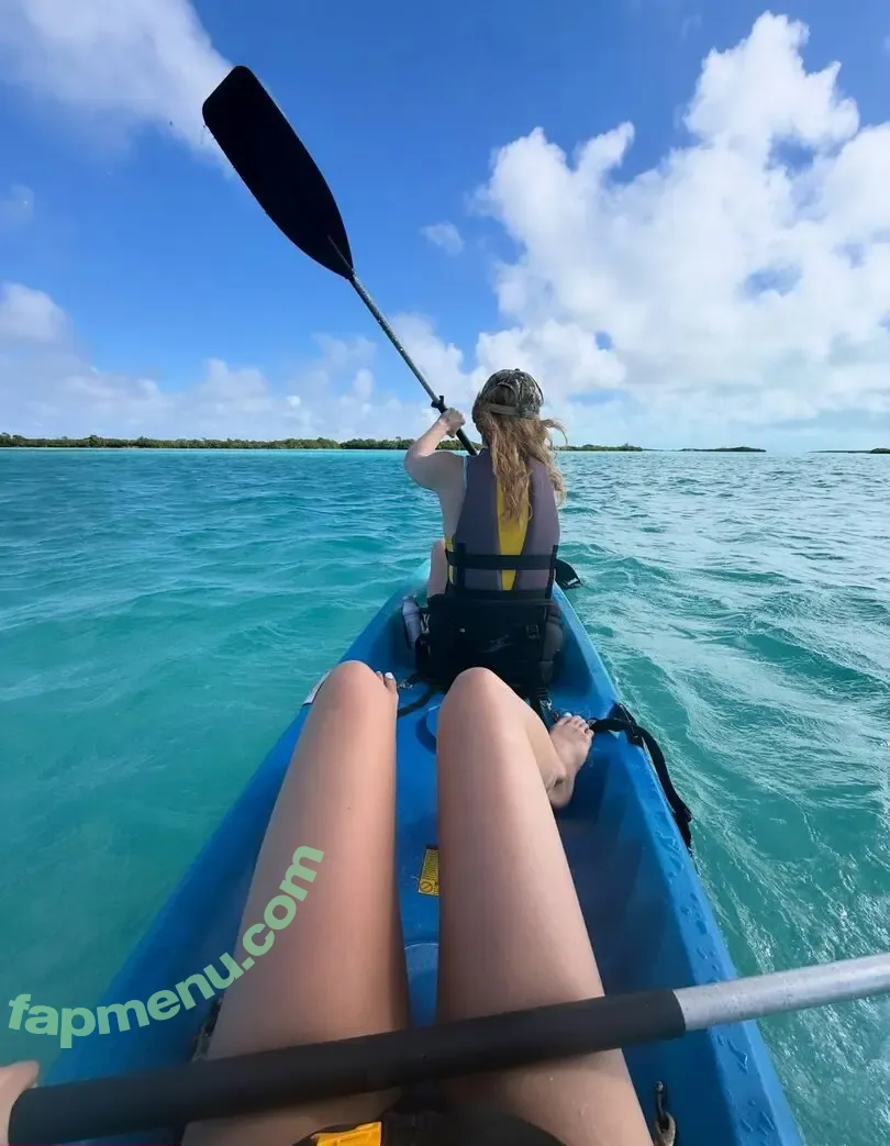 Tate McRae nude photo #3053 (cakebattercatter / tatemcrae)