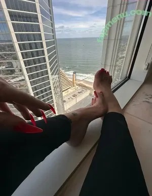 tatianasnaughtytoes / tatiana.naughty.toes nude photo #0001