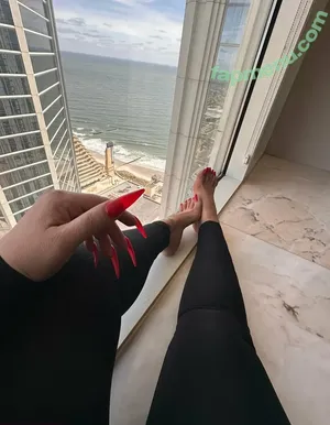 tatianasnaughtytoes / tatiana.naughty.toes nude photo #0002