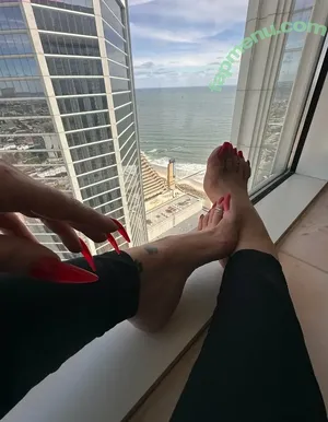 tatianasnaughtytoes / tatiana.naughty.toes nude photo #0005