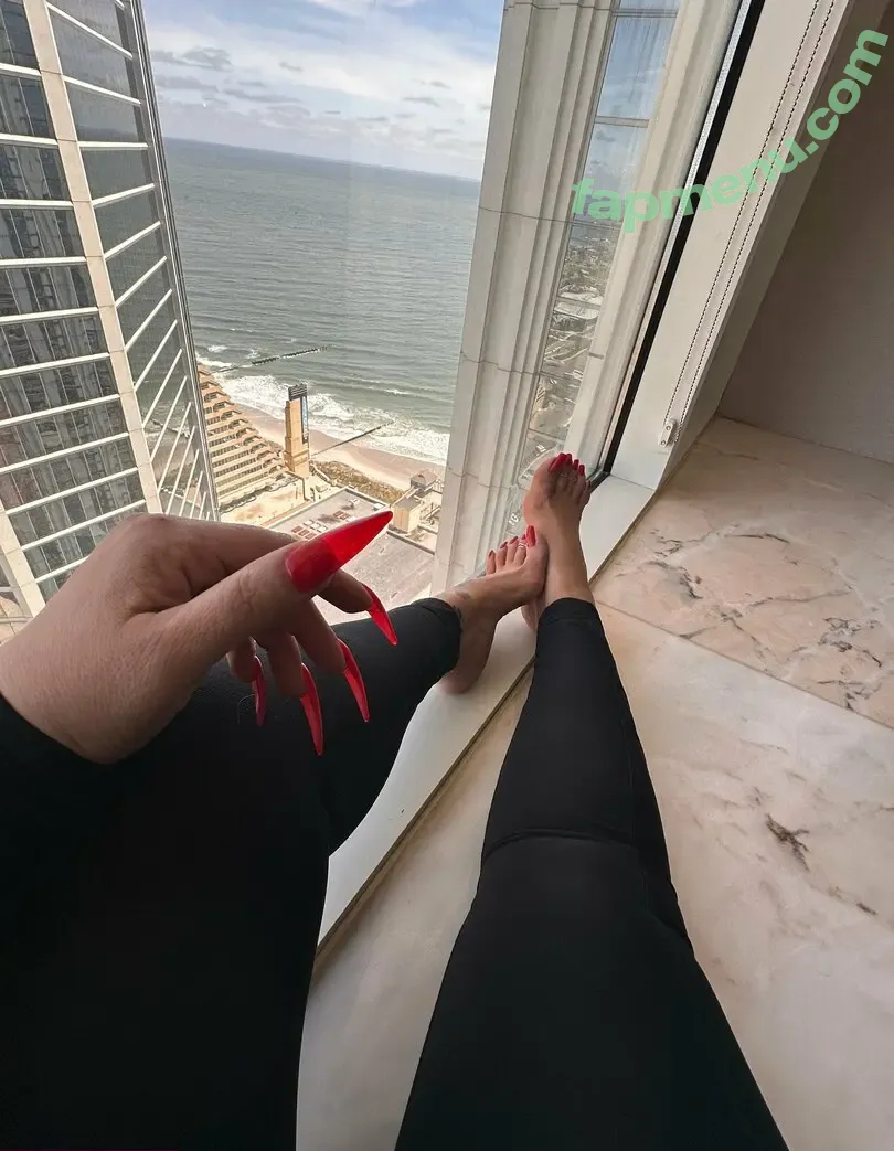 tatianasnaughtytoes nude photo #0002 (tatiana.naughty.toes)