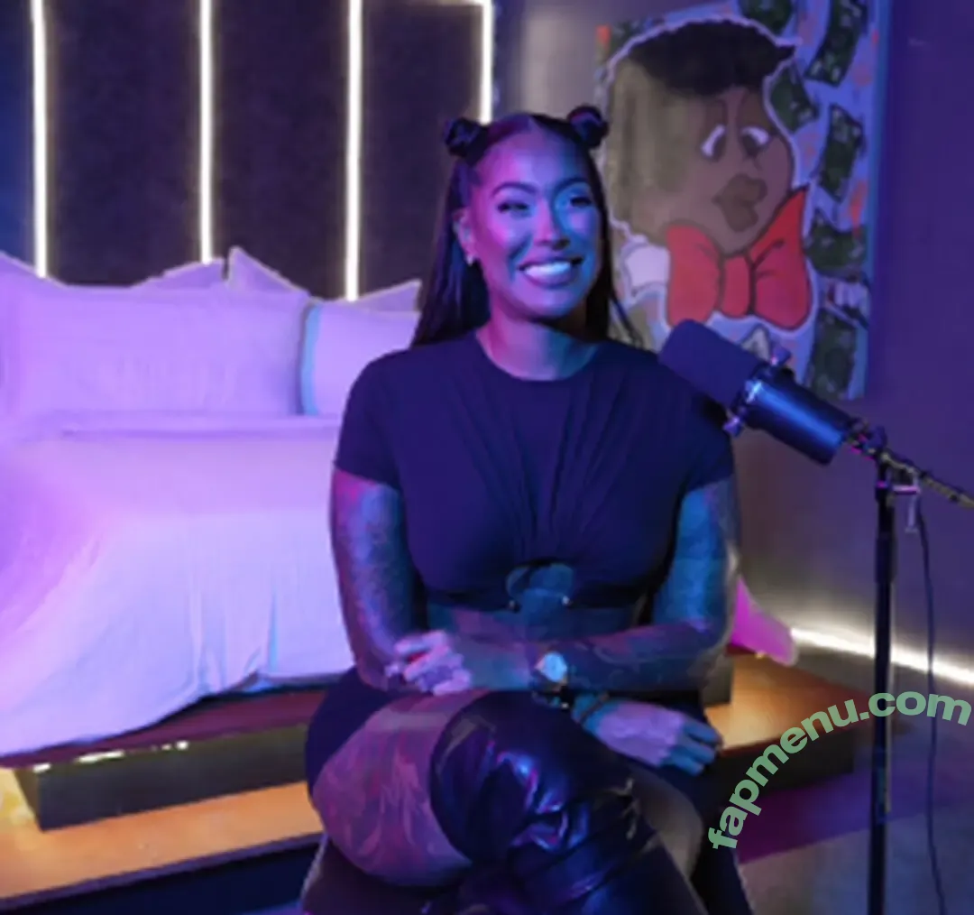 TattedUpHolly nude photo #0048 (tatted.up.holly)