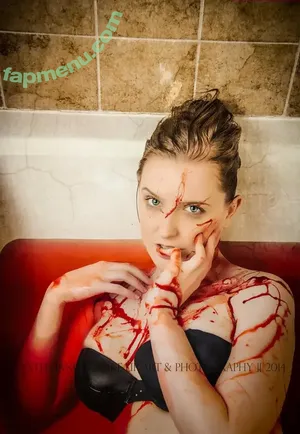 Tauri Reacts / Elizabeth Roze / LizzRoze / itsametauri nude photo #0013