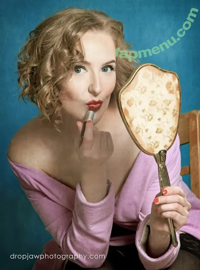 Tauri Reacts nude photo #0004 (Elizabeth Roze / LizzRoze / itsametauri)