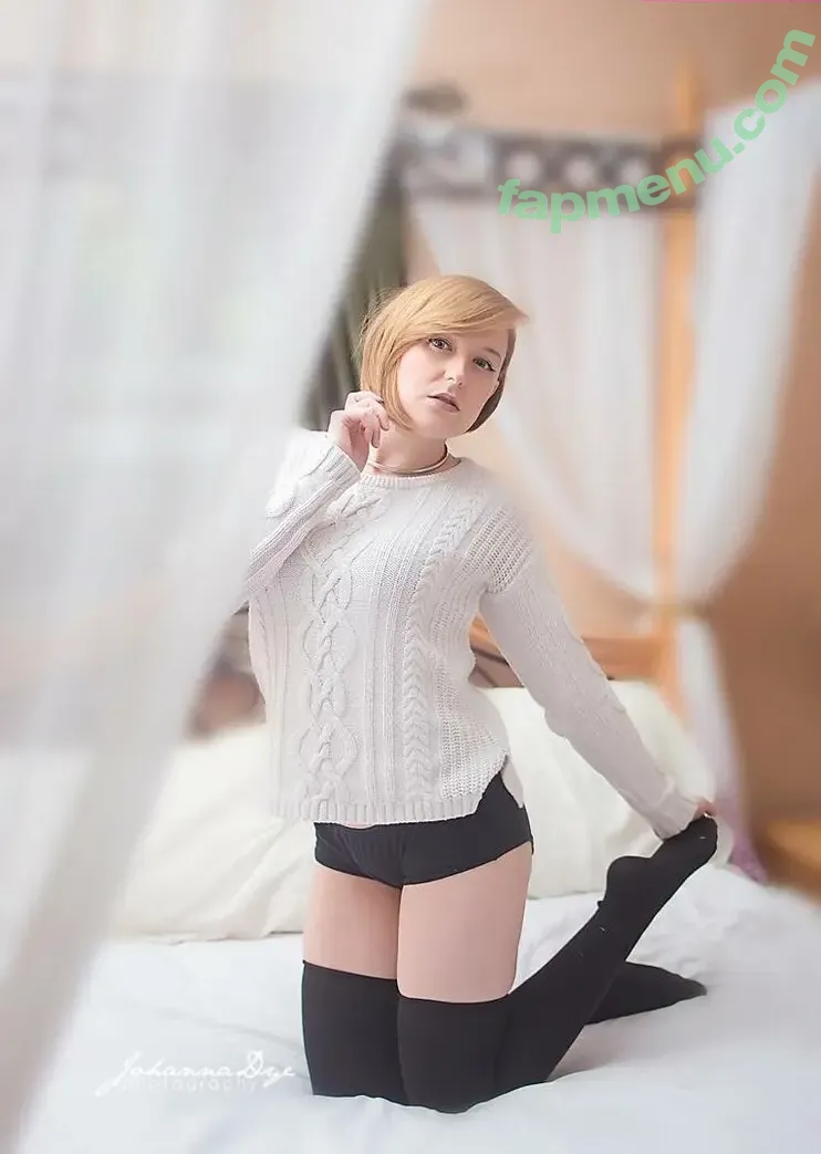 Tauri Reacts nude photo #0009 (Elizabeth Roze / LizzRoze / itsametauri)