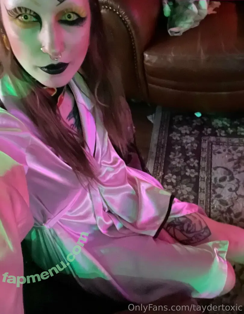 taydertoxic nude photo #0030 (taydertoxic)